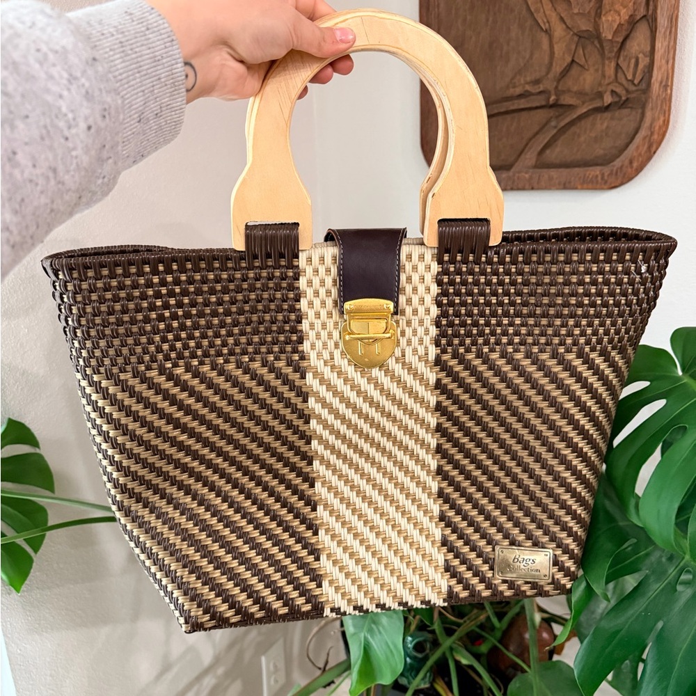 Bags Collection Woven Straw Tote with Wooden Handles